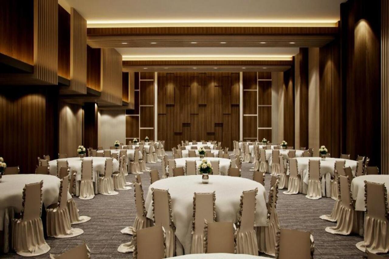 Aston Sidoarjo City Hotel & Conference Center Экстерьер фото