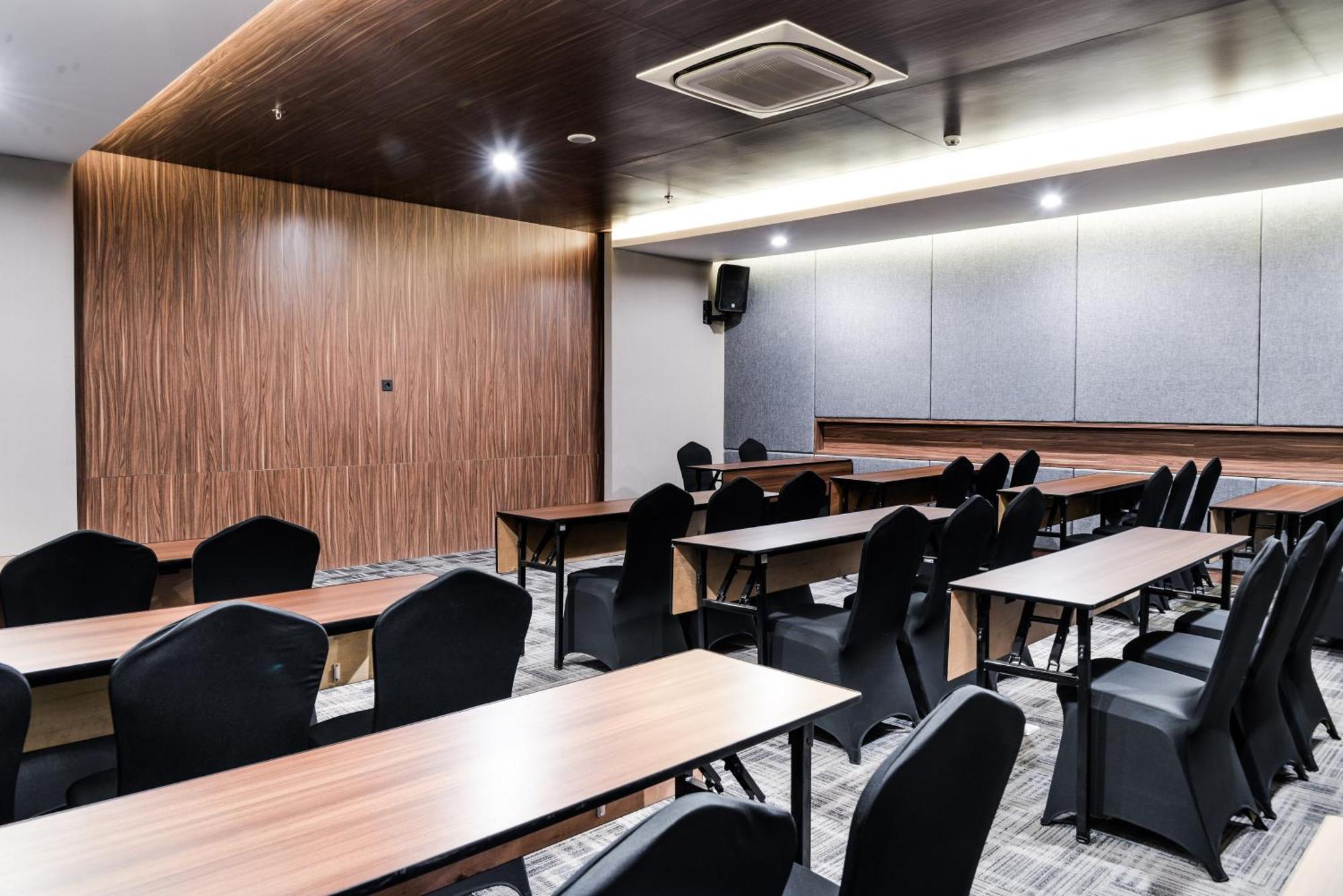 Aston Sidoarjo City Hotel & Conference Center Экстерьер фото
